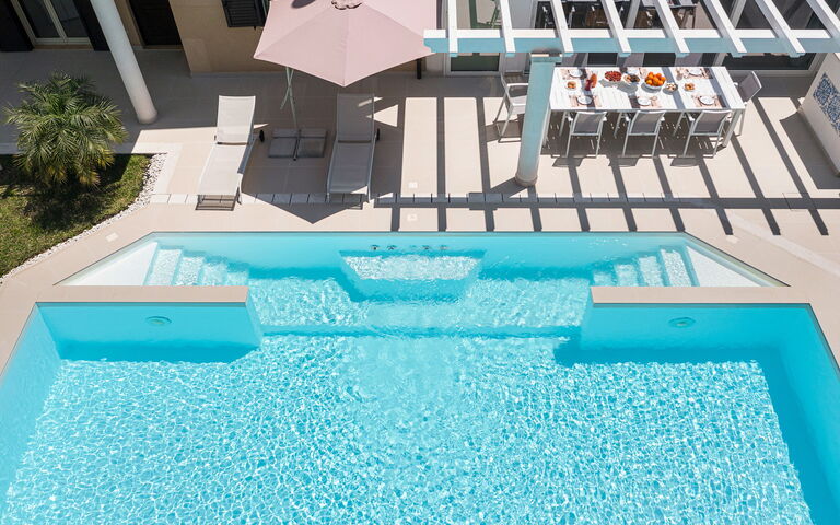 Villa Giutitta: Building Exterior, Pool