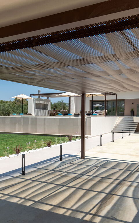 Villa El: Building Exterior