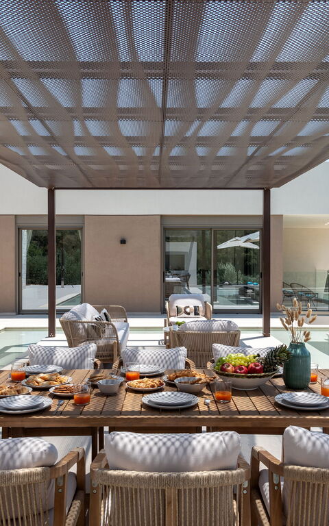 Villa El: Balcony / Terrace / Patio, Pool