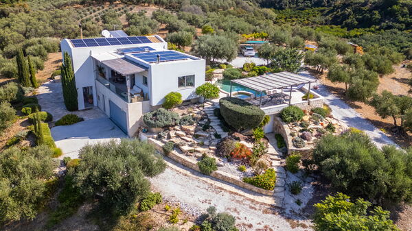 Villa Lucy: Building Exterior, Outdoor