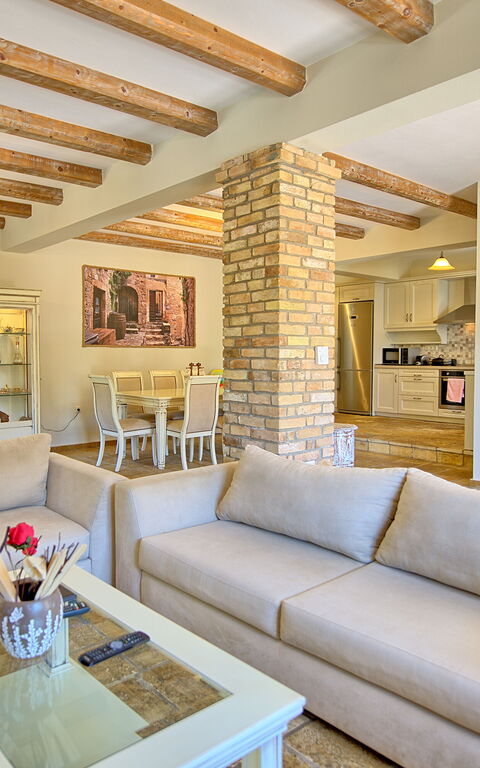 Villa Angie: Living Room