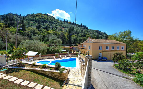 Villa Angie: Outdoor, Pool