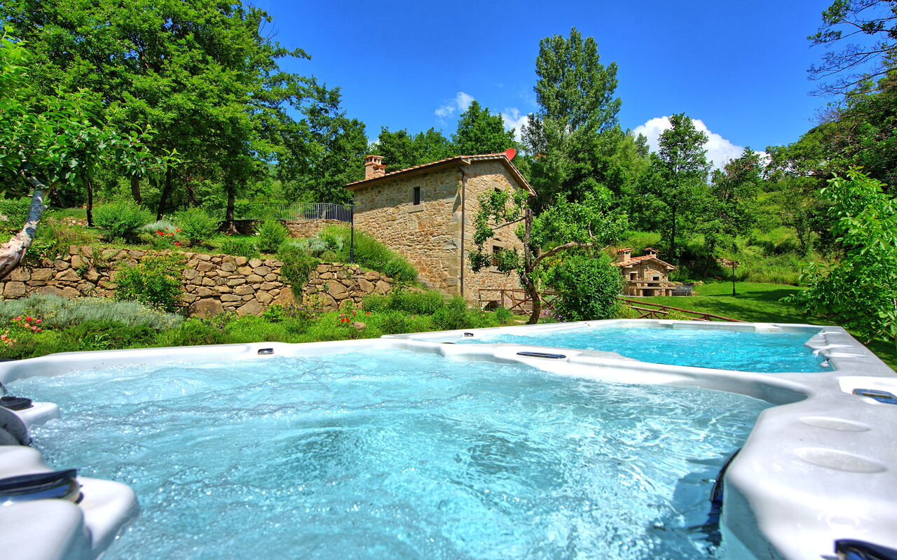 Villa Mulino: Building Exterior, Hot Tub, Outdoor, Pool