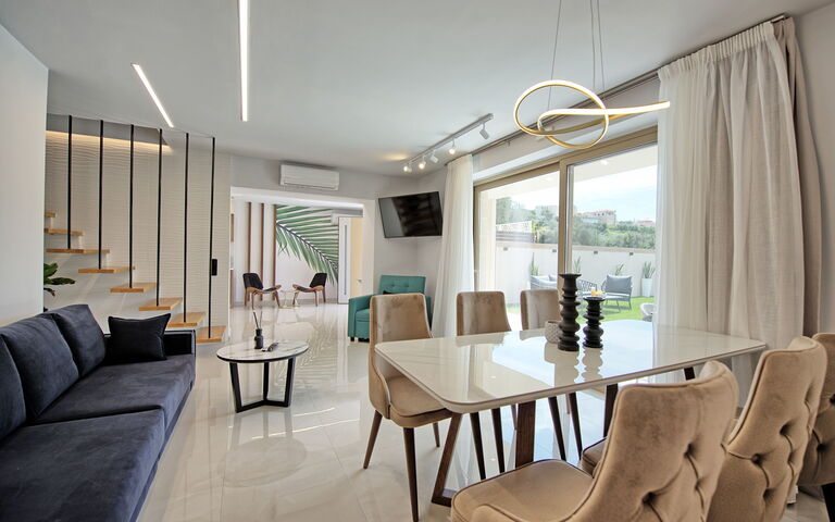 Villa Silentium Evilia: Dining Room, Living Room