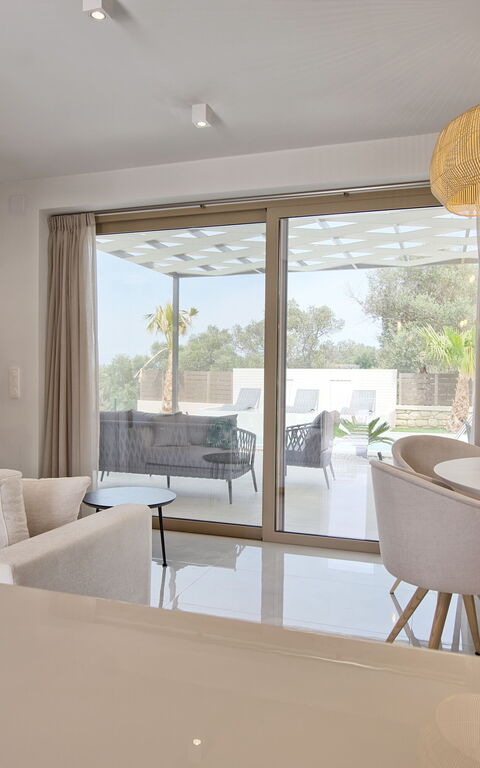 Villa Silentium Olia: Dining Room, Living Room