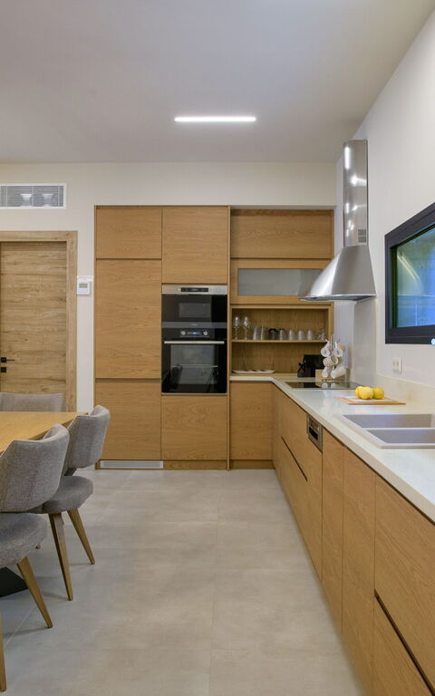 Villa Otter: Dining Room, Kitchen