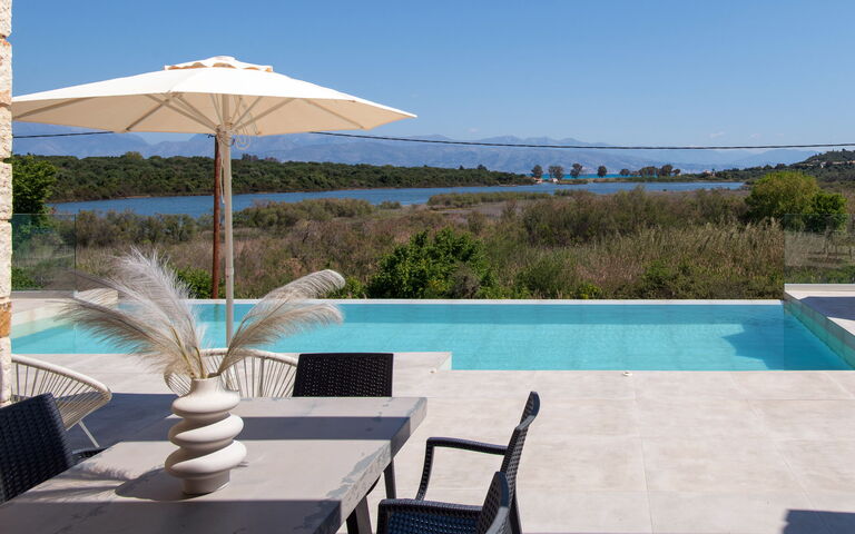 Villa Otter: Outdoor, Pool, Scenic View