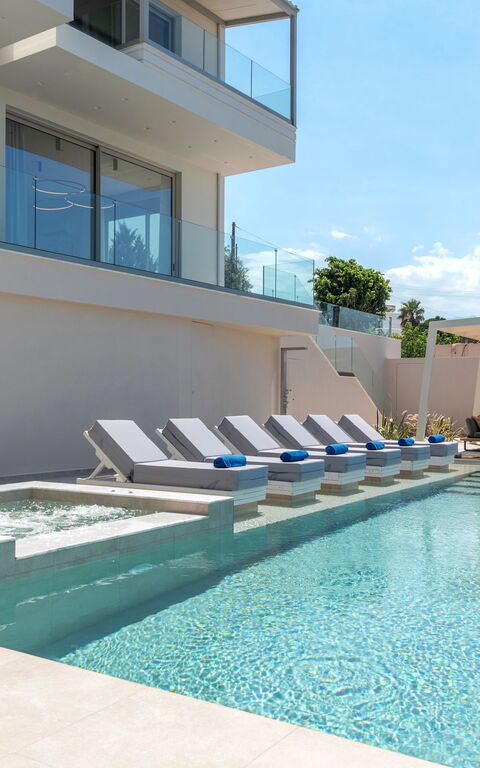 Seaview Lux: Balcony / Terrace / Patio, Building Exterior, Outdoor, Pool