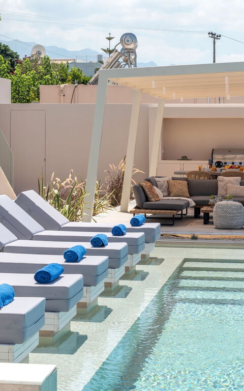 Seaview Lux: Balcony / Terrace / Patio, Building Exterior, Outdoor, Pool