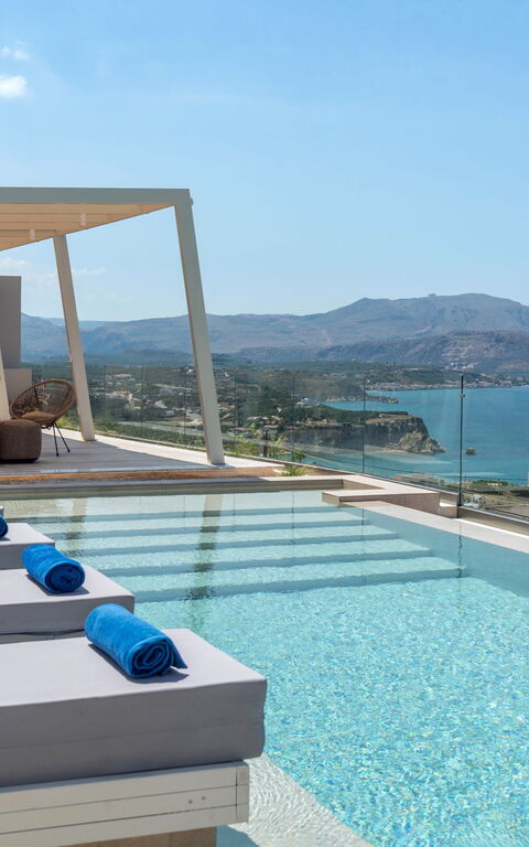 Seaview Lux: Building Exterior, Outdoor, Pool