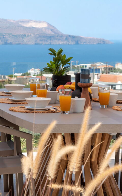 Seaview Lux: Building Exterior, Food, Outdoor