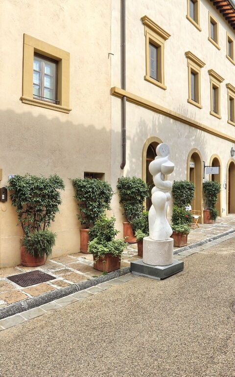 Il Borgo: Building Exterior, Outdoor