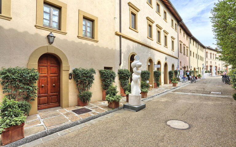 Il Borgo: Building Exterior, Outdoor