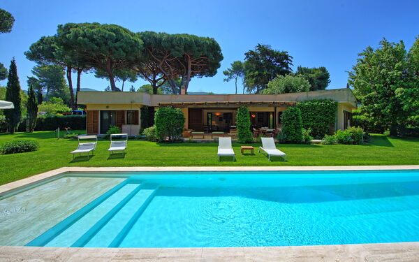 Villa Dolce Vita: Building Exterior, Garden, Outdoor, Pool