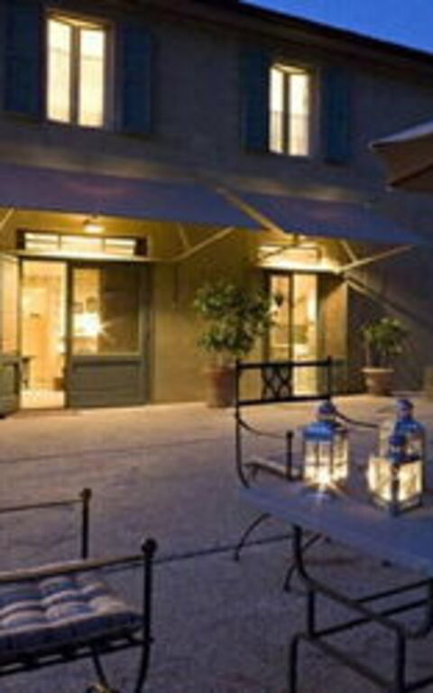 Bello Stare: Building Exterior, Outdoor