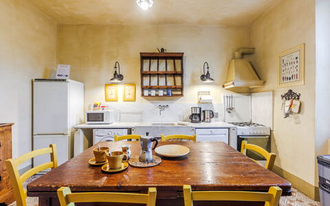 Accommodation Giallone: Dining Room, Kitchen