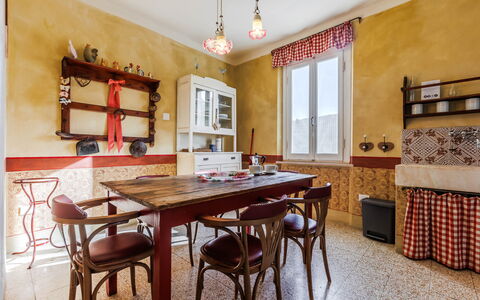 Accommodation Rossello: Dining Room, Kitchen