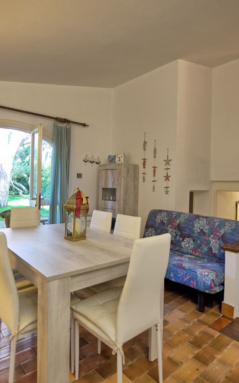 Le Dune: Dining Room, Living Room