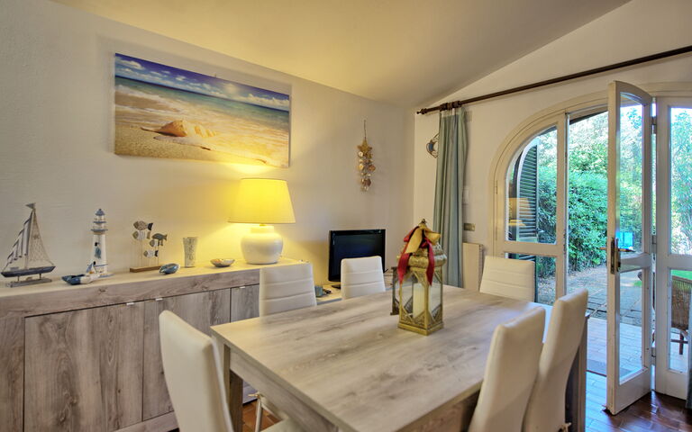 Le Dune: Dining Room