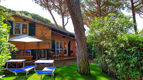 Le Dune: Building Exterior, Outdoor