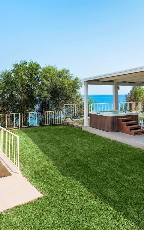 Stella Maris: Building Exterior, Garden, Hot Tub, Outdoor, Scenic View