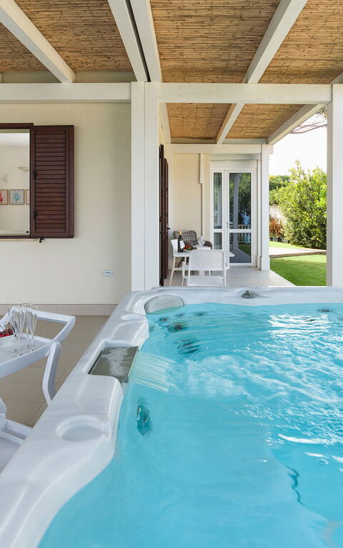 Stella Maris: Building Exterior, Garden, Hot Tub, Outdoor