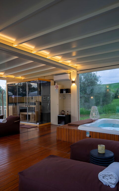 Villa Ca Viola: Building Exterior, Hot Tub, Outdoor, Wellness