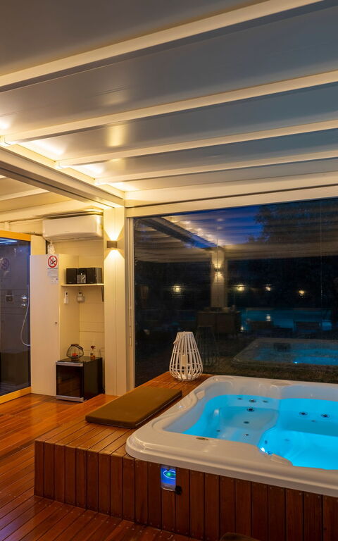 Villa Ca Viola: Building Exterior, Hot Tub, Outdoor, Wellness