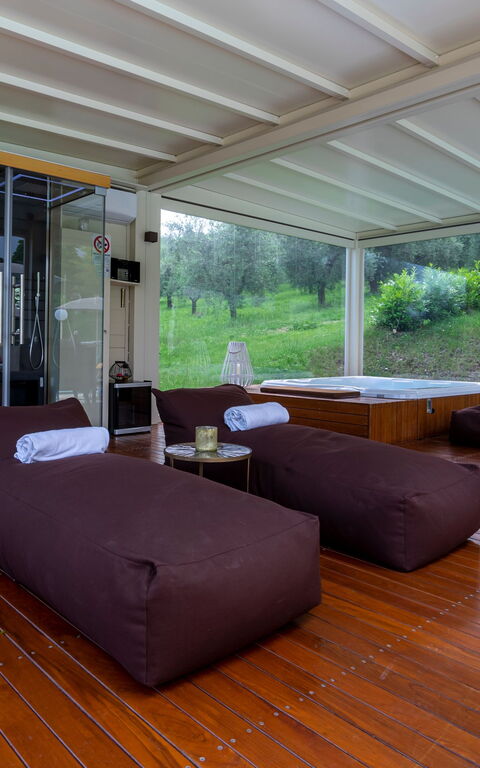 Villa Ca Viola: Building Exterior, Hot Tub, Outdoor, Wellness