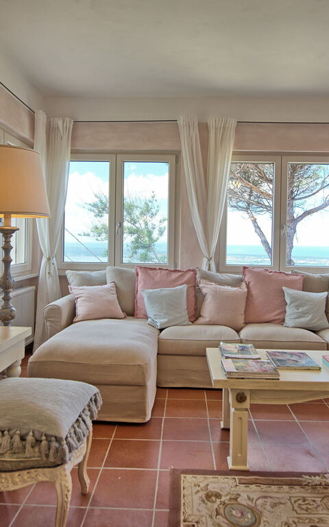 Casarosa Di Mariasole: Dining Room, Living Room