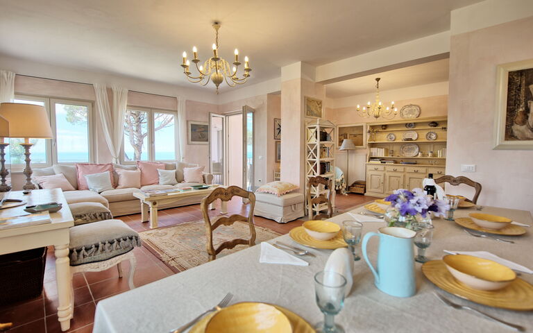 Casarosa Di Mariasole: Dining Room, Living Room