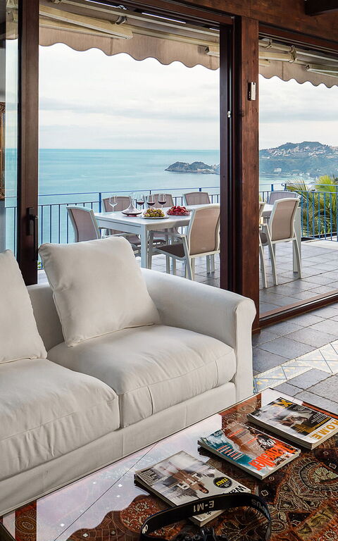 Buena Vista: Living Room