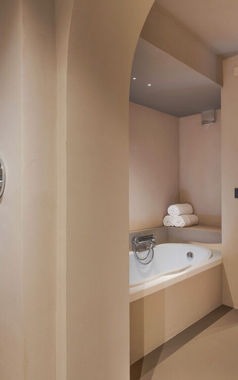 Buena Vista: Bathroom