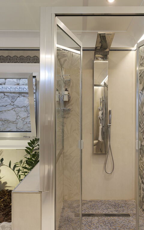Buena Vista: Bathroom