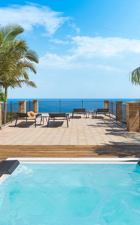 Buena Vista: Building Exterior, Hot Tub, Outdoor, Scenic View