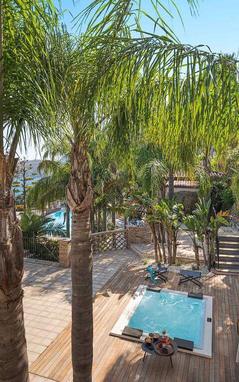 Buena Vista: Building Exterior, Outdoor, Scenic View