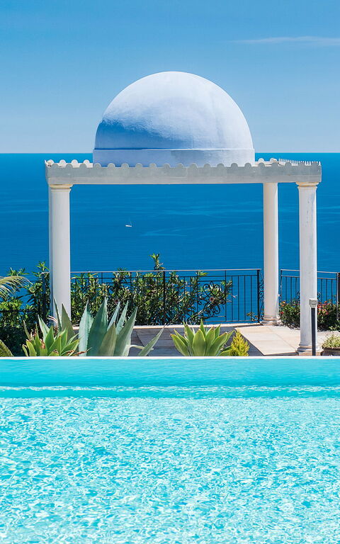 Buena Vista: Pool, Scenic View