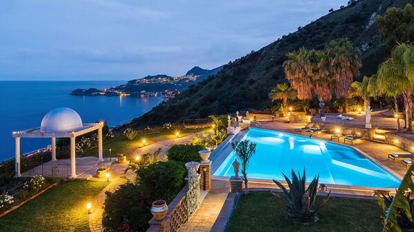 Buena Vista: Building Exterior, Outdoor, Pool, Scenic View