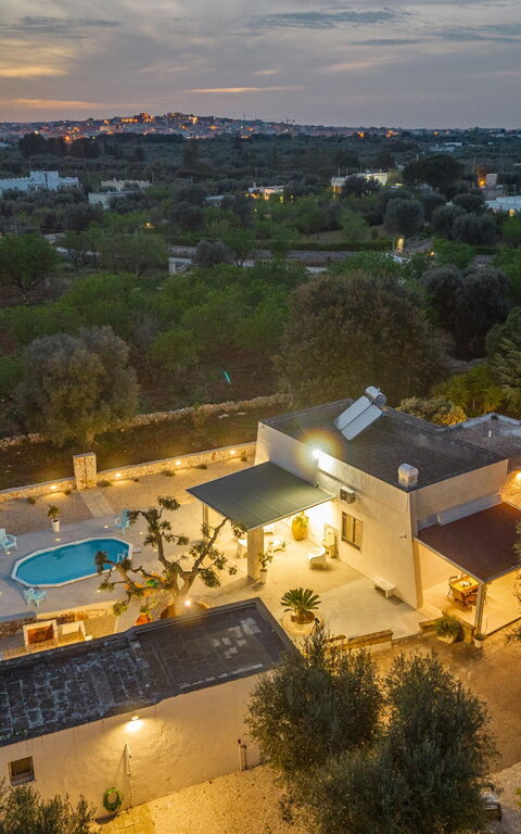 Villa Narkive: Building Exterior