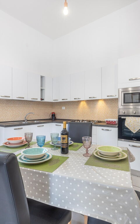 Villa Narkive: Dining Room, Kitchen, Living Room