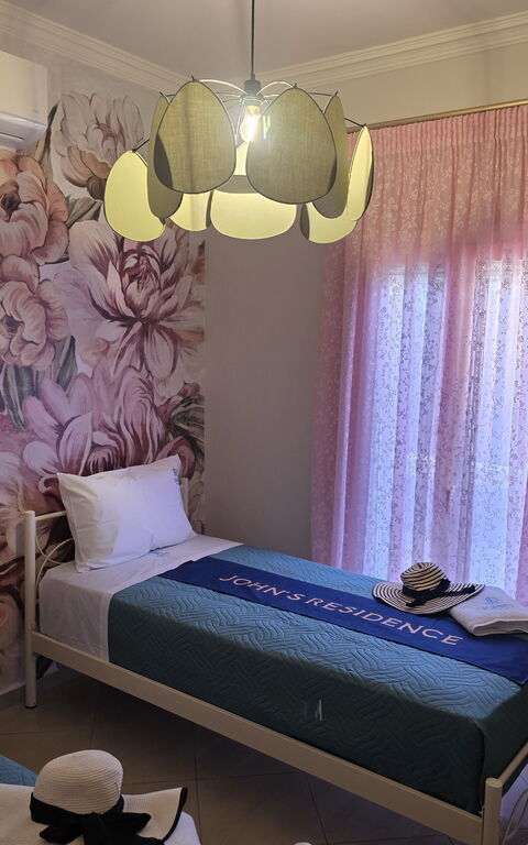 John Residence: Bedroom
