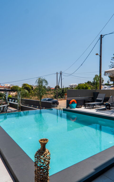 John Residence: Outdoor, Pool