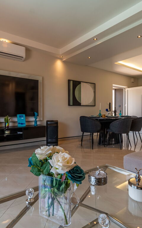John Residence: Dining Room, Living Room