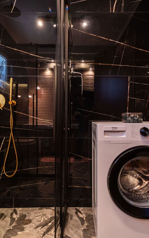 John Residence: Bathroom