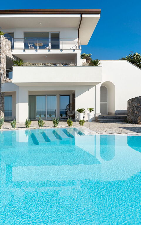 Baya Bella: Building Exterior, Outdoor, Pool