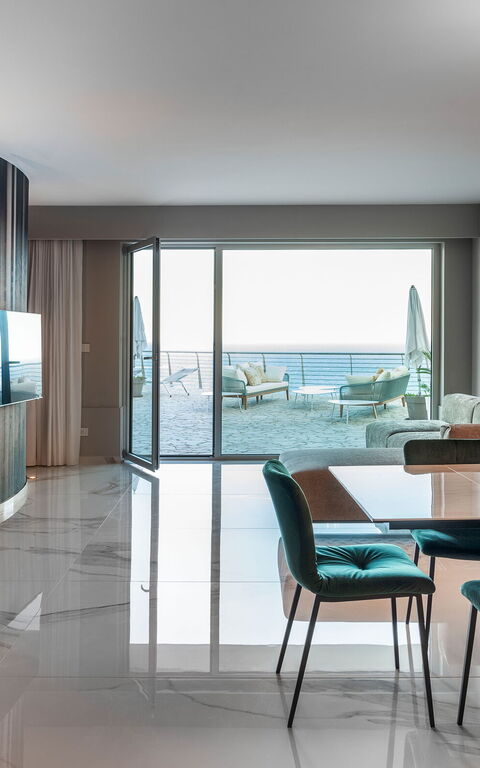 Baya Bella: Dining Room, Living Room