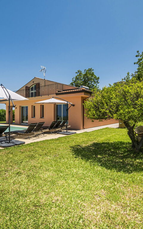 Villa Malu: Building Exterior, Garden, Outdoor, Pool