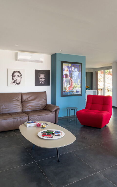 Villa Dolce: Living Room