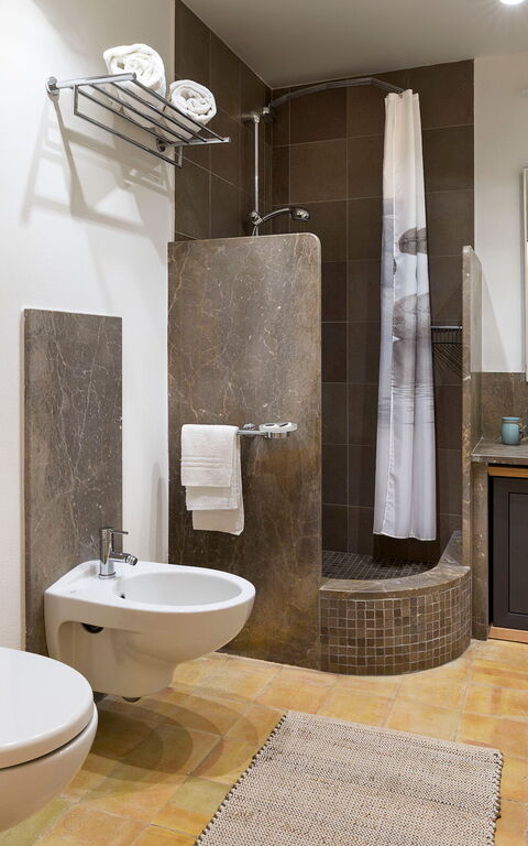 Pigna Blue: Bathroom