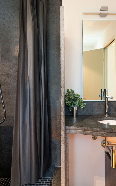 Pigna Blue: Bathroom